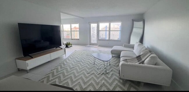 Foto del edificio - 3000 E Sunrise Blvd