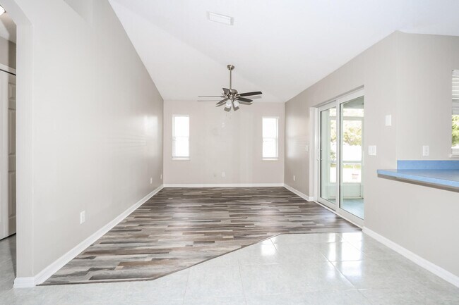 Foto del edificio - 317 SW Duxbury Ave