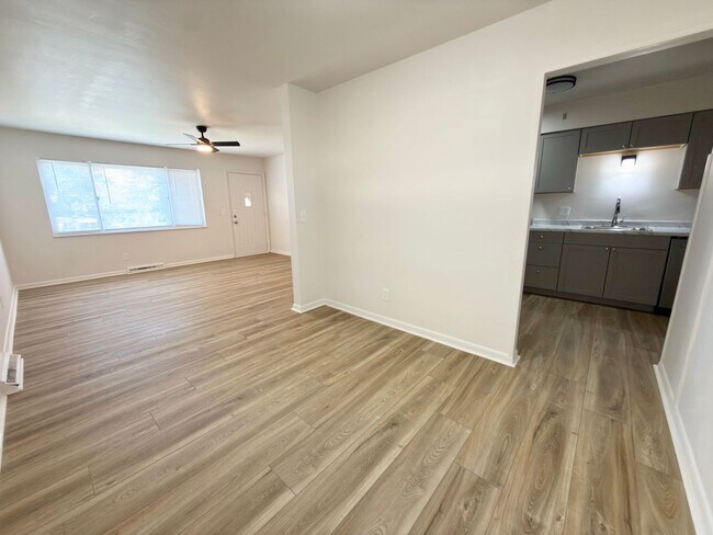 Building Photo - Newly Renovated Move-In Ready 3 Bed, 3 Bath Home!