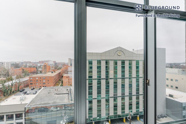 Foto del edificio - 4850 Rugby Ave