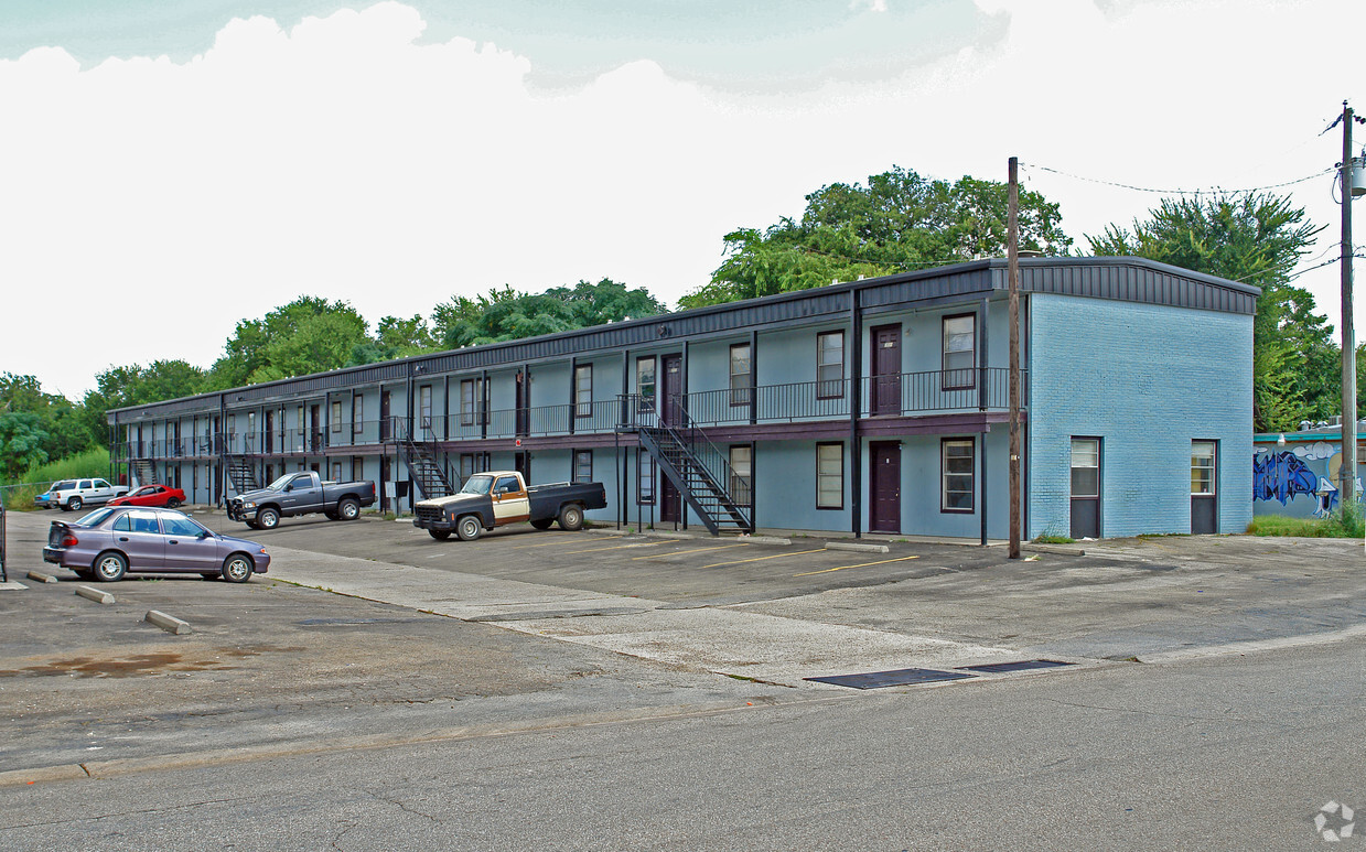 Building Photo - Whispering Hills Apartments