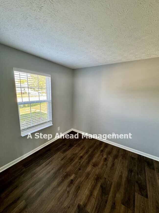 Foto del edificio - 17053 Stroud - 4 Bed/2.5 Bath in Westfield