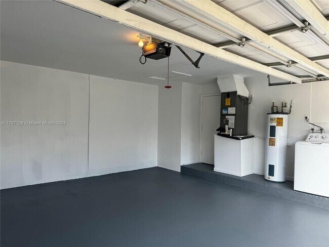 Foto del edificio - 3247 NW 102nd Terrace