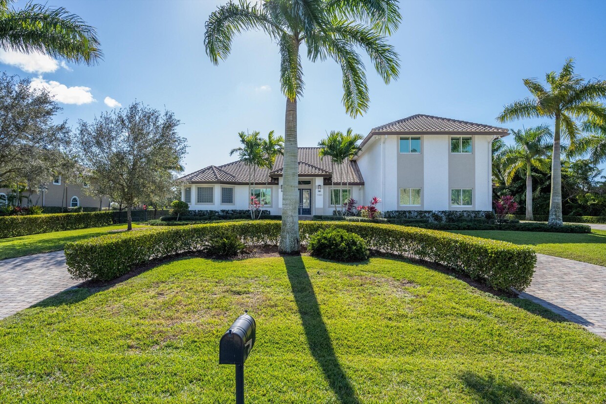 Primary Photo - 15880 Barnstormer Ct