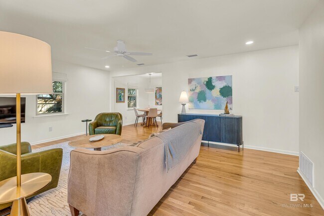 Building Photo - 357 Azalea St