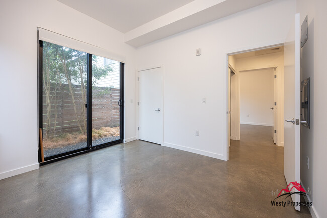 Building Photo - 4526 NE 42nd Ave