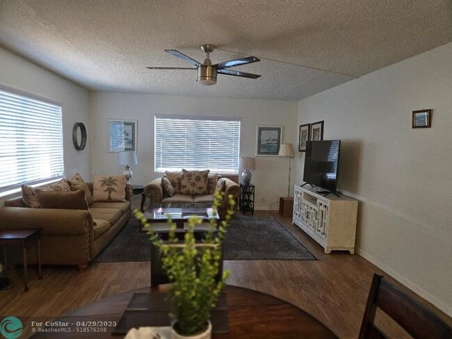 Building Photo - 659 W Oakland Park Blvd