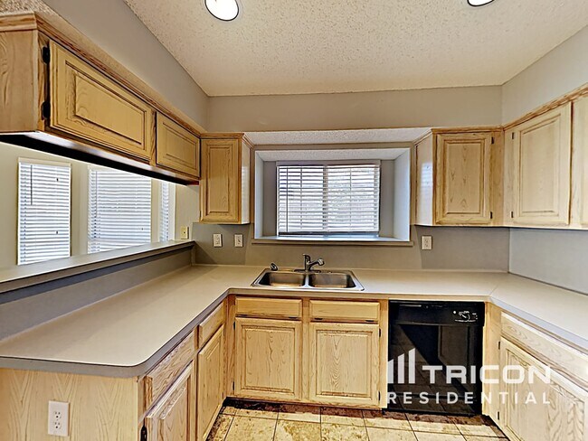 Foto del edificio - 2817 Laurel Hill Dr