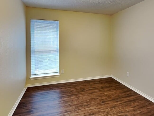 Foto del edificio - 6937 Meandering Creek Ln