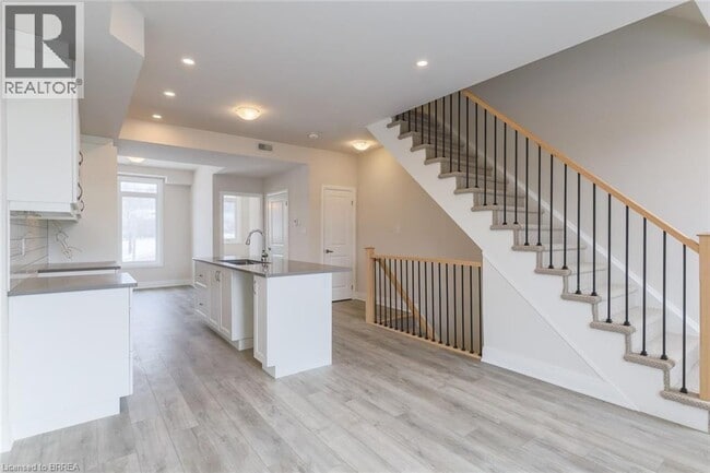 Building Photo - 2 Willow St