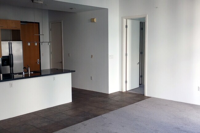 Building Photo - 1050 Island Ave