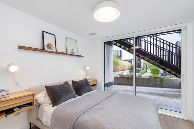 Building Photo - 90 W King Edward Ave