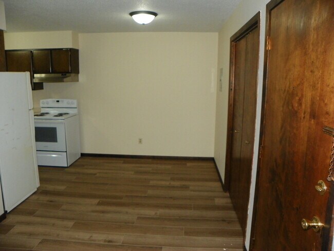 dining room - 1229 Madison Ave