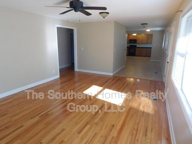 Building Photo - 1410 Crestway Cir