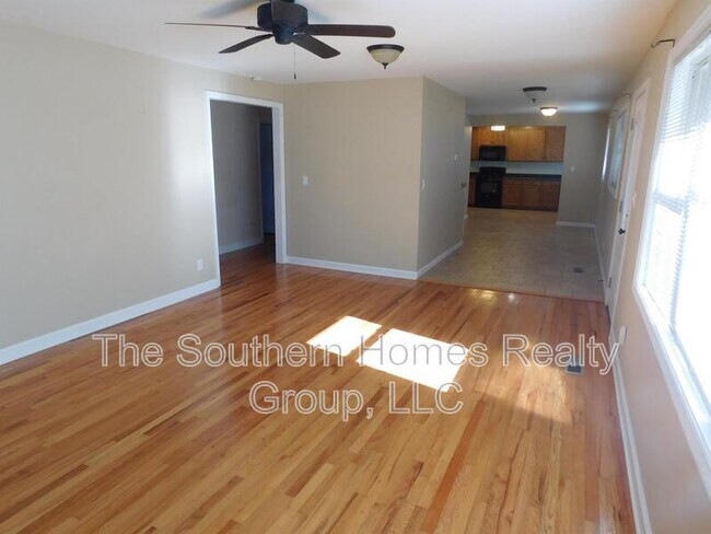 Foto del edificio - 1410 Crestway Cir