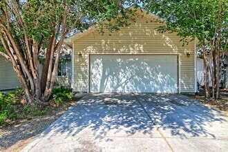 Building Photo - 407 Broken Arrow Dr
