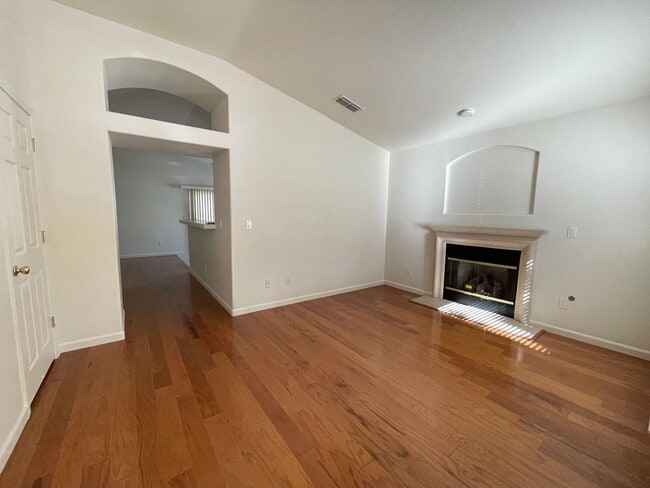 Foto del edificio - Charming single story home located on the ...