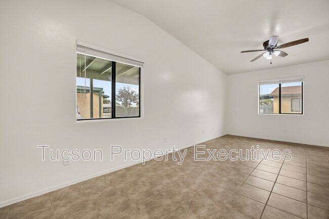 Foto del edificio - 2666 N Winstel Blvd