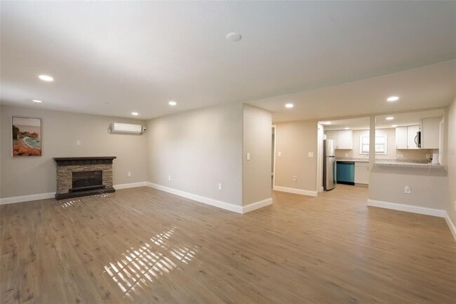 Building Photo - 964 CR 483