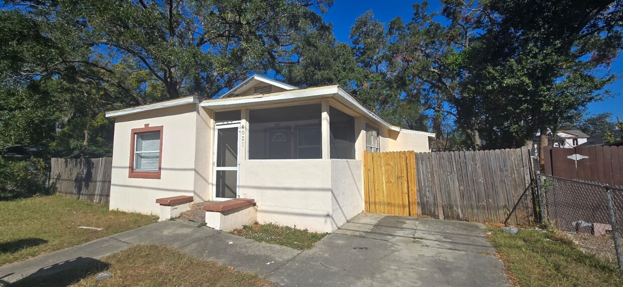 Foto principal - 2/1 Home Located within 1 minute from I-275