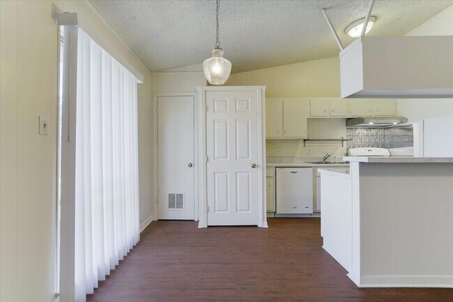 Foto del edificio - 612 W 51st St