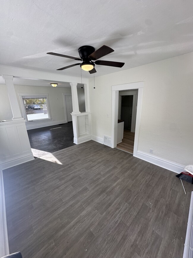 Building Photo - 1023 Bement St