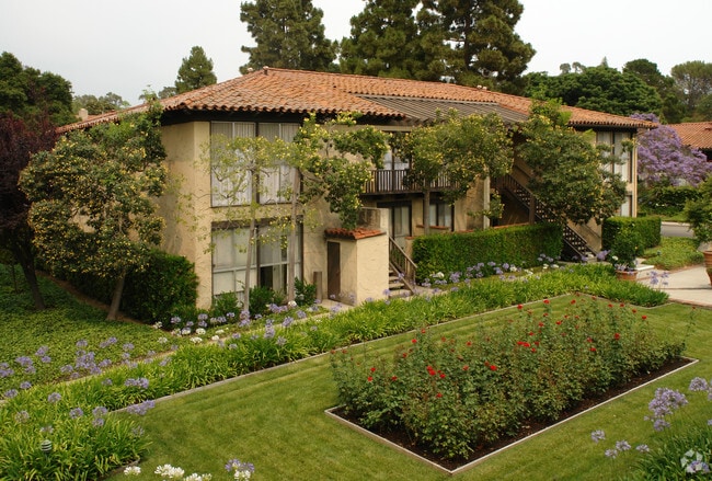 Building Photo - Los Robles