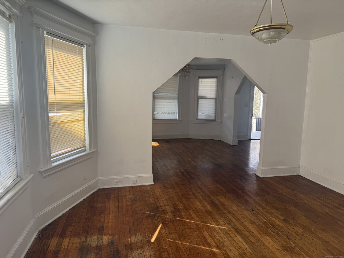 Foto principal - 2224 E Main St
