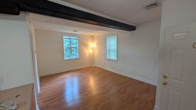 Foto del edificio - Creekside 1BR with Central Air and W/D