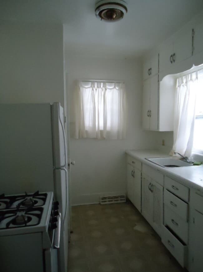 Building Photo - 1033 Kern St