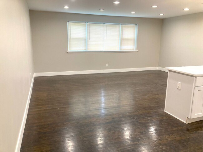 Foto del edificio - 8103 Langdon St