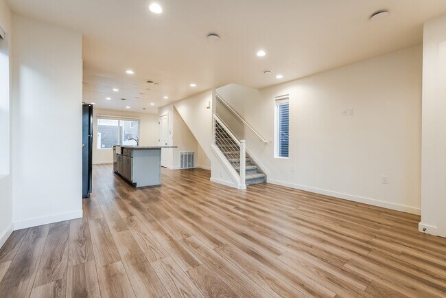 Foto del edificio - 4735 N Tower Dr