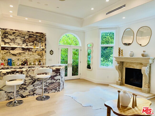 Building Photo - 1447 San Ysidro Dr