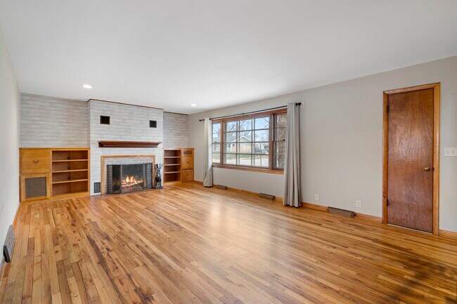 Building Photo - 2890 14th Ave