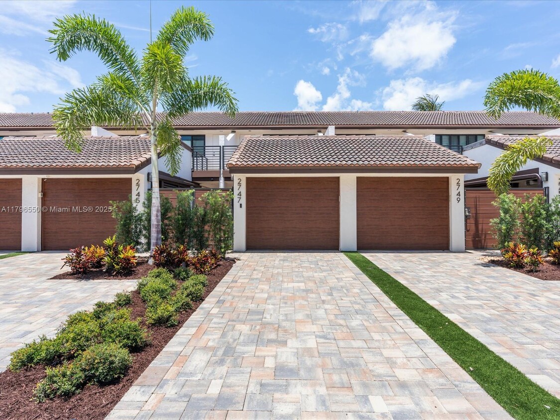 Foto principal - 2747 NE 14th St
