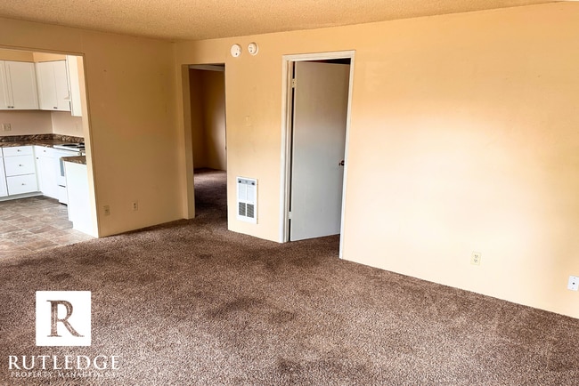 Foto del edificio - Charming Single Level Apartment in East Me...