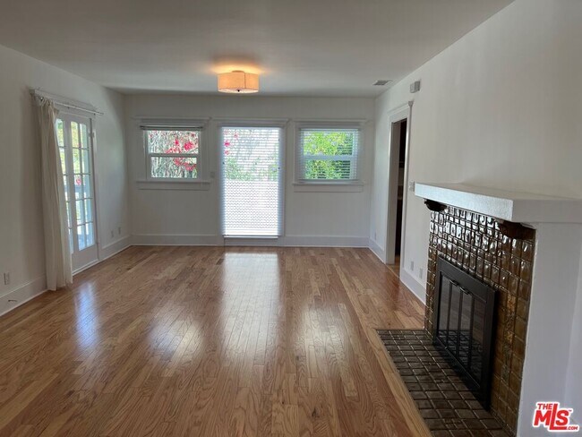 Building Photo - 618 1/2-618 1/2 Parkman Ave