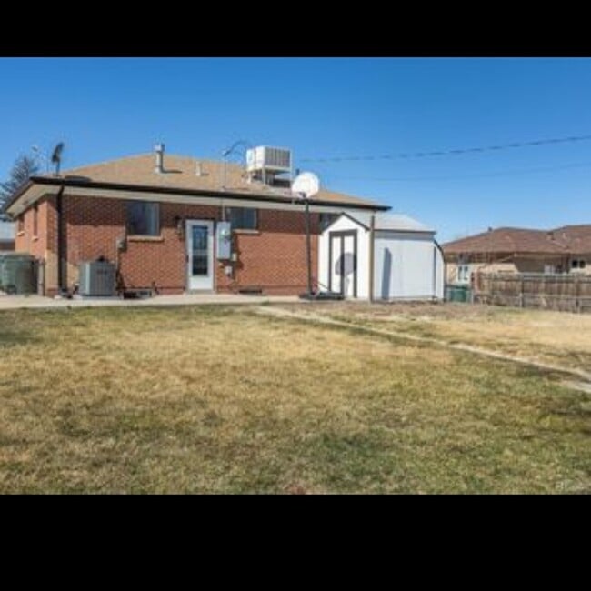 Foto del edificio - 10454 Grant Dr