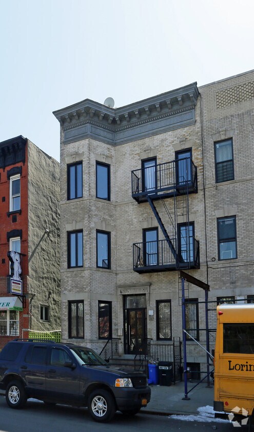 Primary Photo - 1066 Putnam Ave