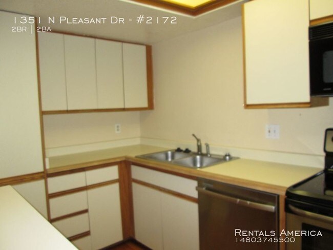Building Photo - 1351 N Pleasant Dr
