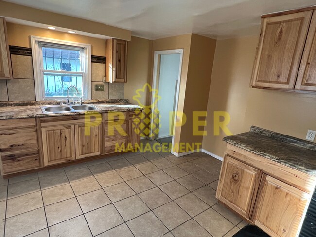 Foto del edificio - 3 bedrooms 1 bathroom house