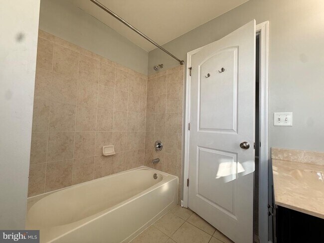 Foto del edificio - 2 Alfred Ave