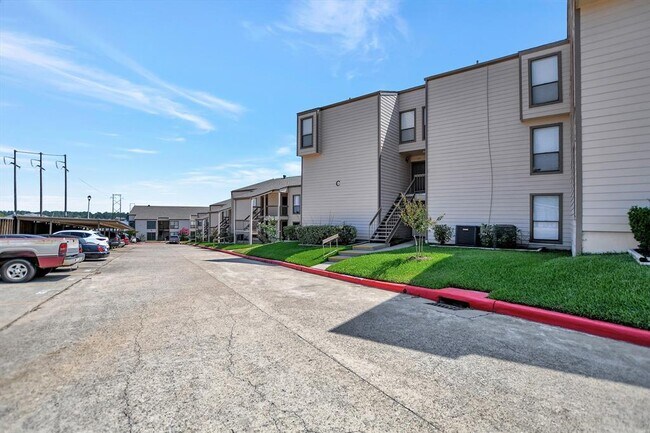 Building Photo - 102 Lakeview Terrace