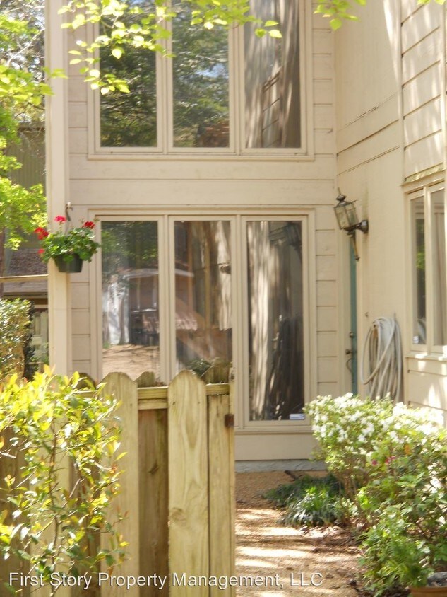 Foto principal - 3 br, 2 bath House - 2303 Ryan Place