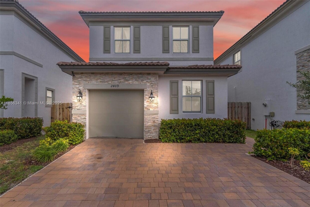 Primary Photo - 2409 NW 131st Cir