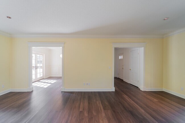 Building Photo - Experience the Charm of a Portland Heights...