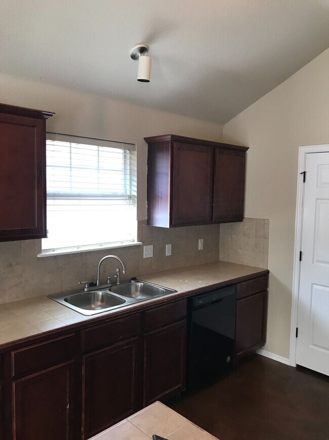 Foto del edificio - 1/2 off first months rent - Don't miss out!