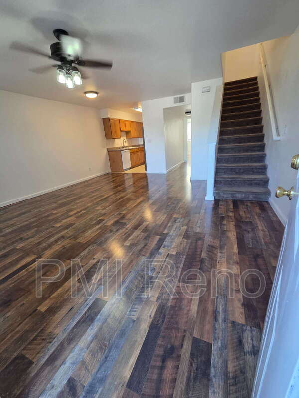 Foto del edificio - 421 Holcomb Ave