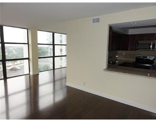 Foto del edificio - 800 Parkview Dr