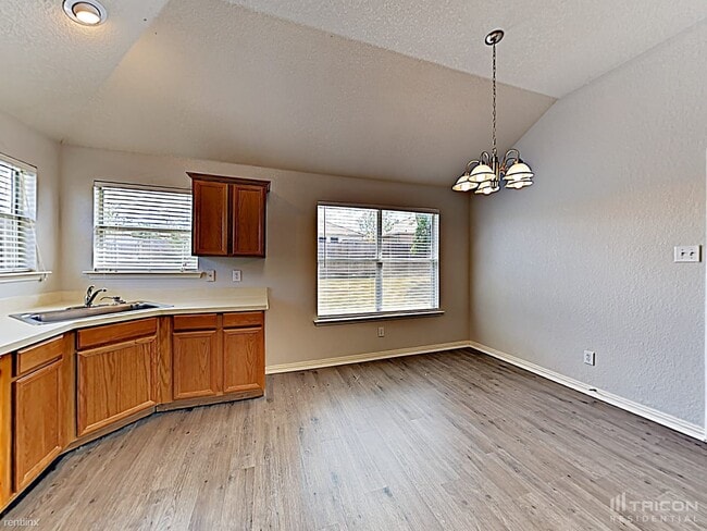 Building Photo - 1001 Fort Apache Dr